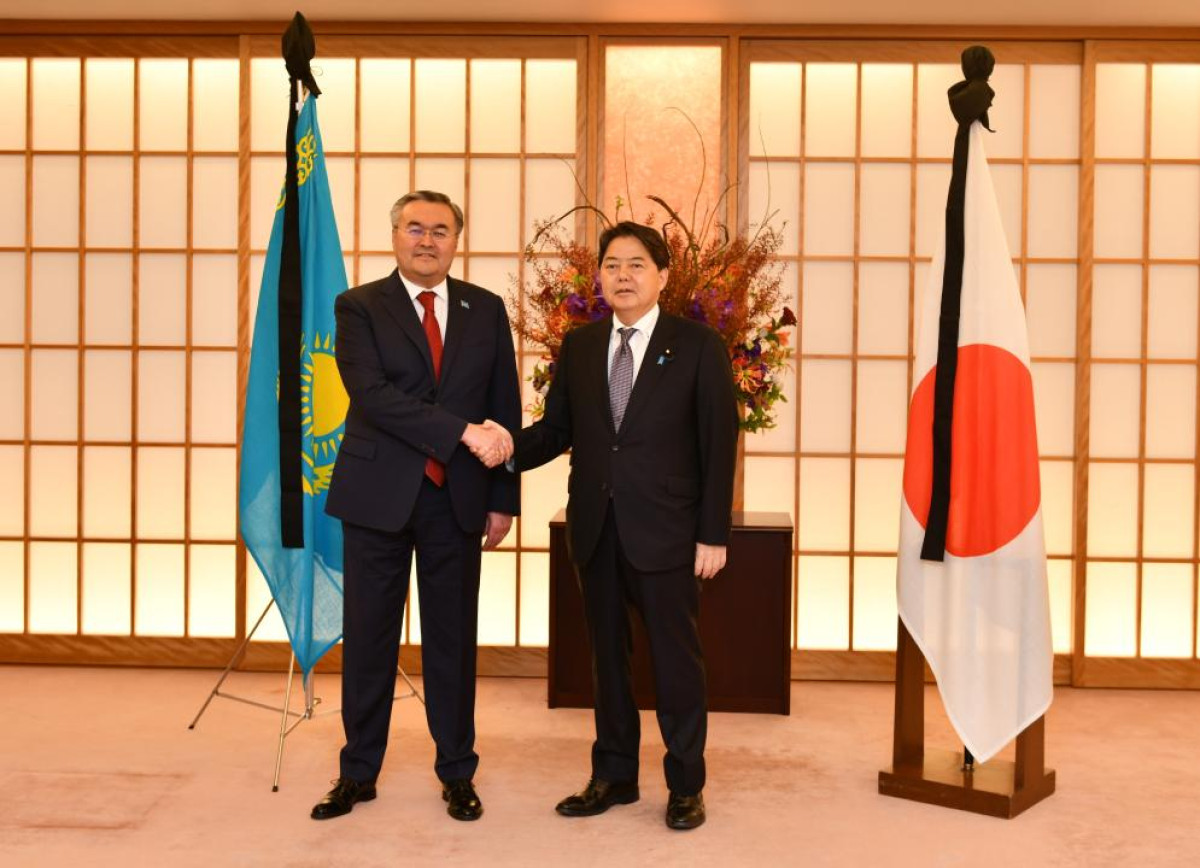 Kazakh FM arrives in Tokyo