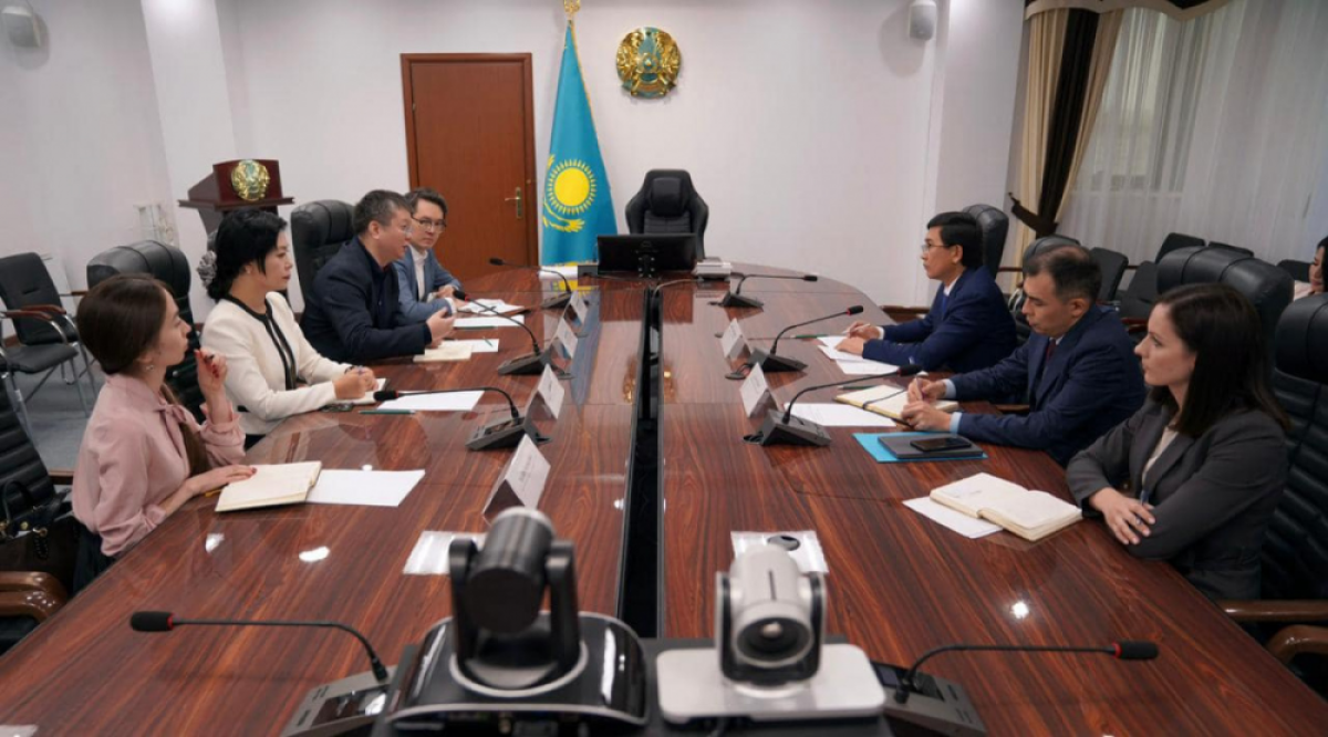 Kazakh Minister of Education meets with representatives of META