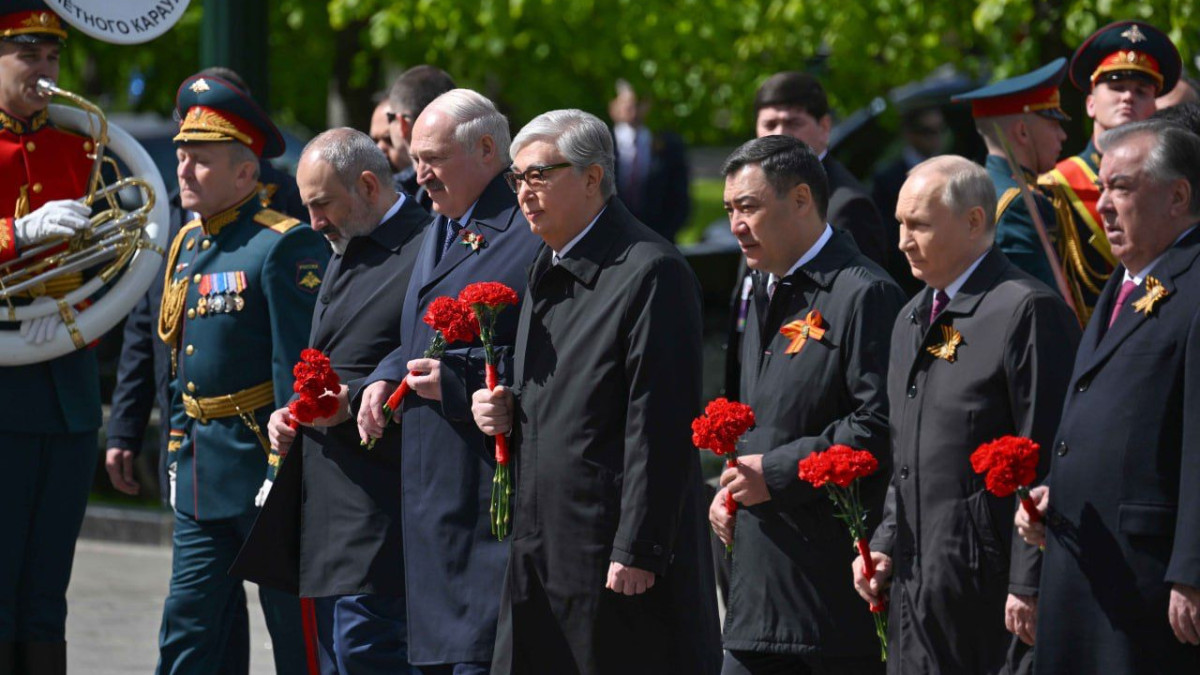 Қасым-Жомарт Тоқаев Мәскеуде Жеңіс күніне арналған әскери парадқа барды