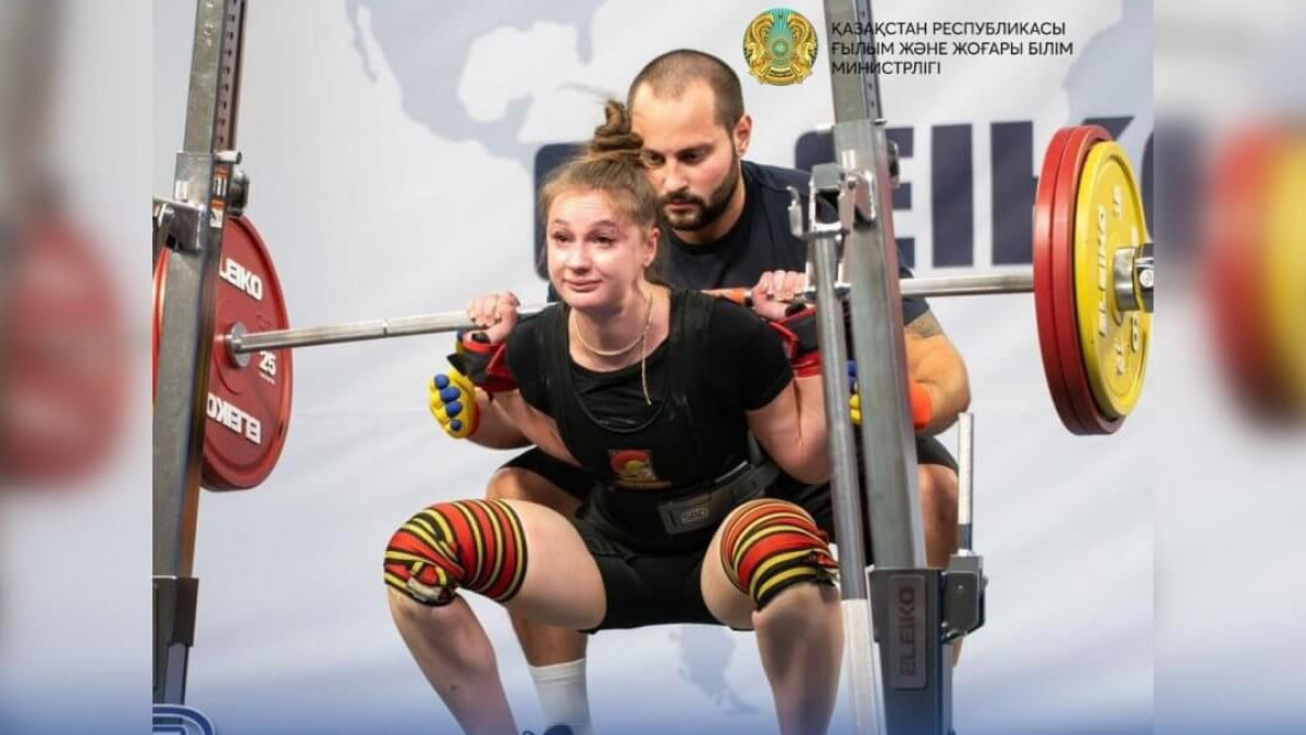 Казахстанская студентка стала чемпионкой мира по пауэрлифтингу среди юниоров в Румынии