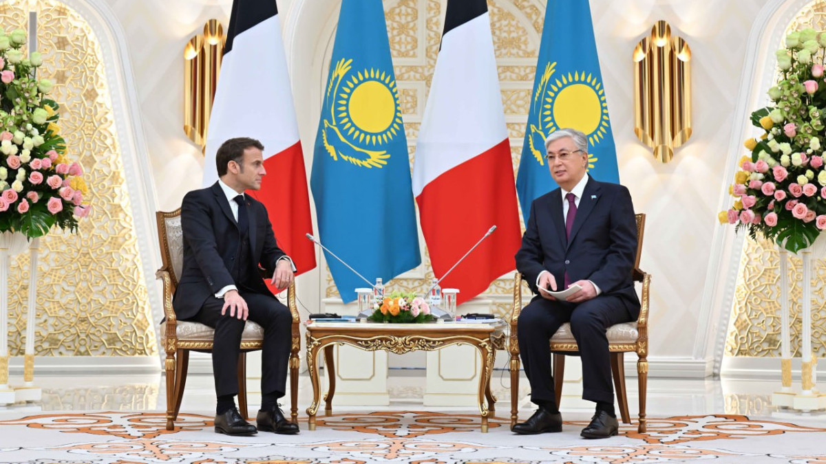 Presidents of Kazakhstan and France held talks in a narrow format