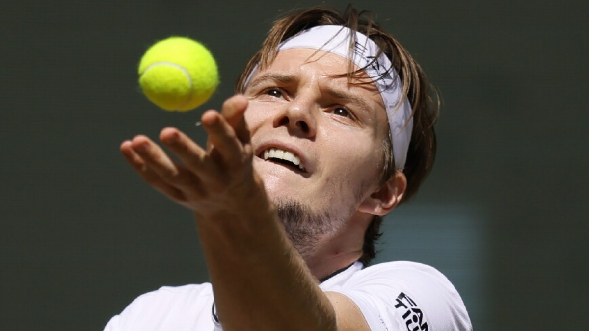 Alexandr Bublik wins 2nd round of Rolex Paris Masters