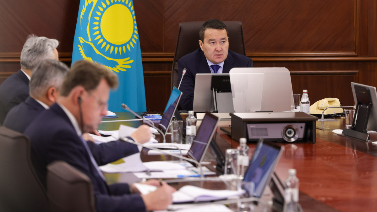 Alikhan Smailov holds Board of Directors meeting of National Management Holding Baiterek JSC