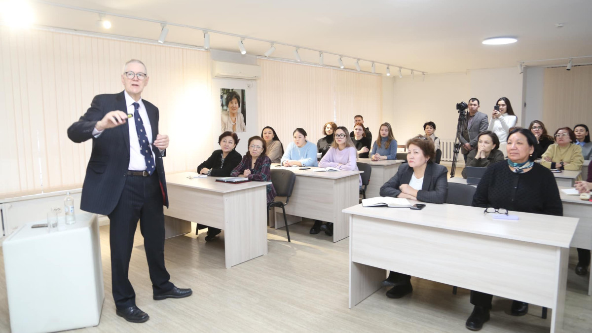 British scientist holds seminar for teachers in Almaty