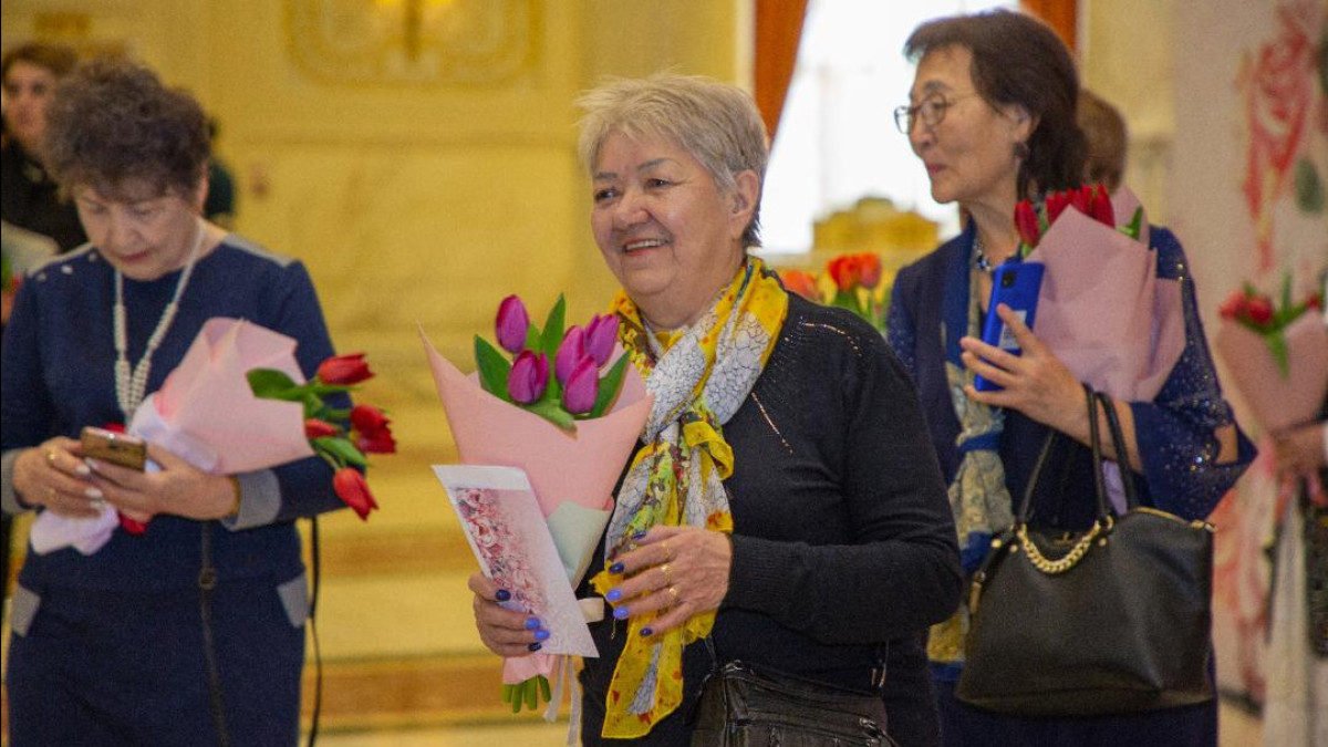 Елорда өміріне белсенді араласқан әйелдерді 8 наурызбен құттықтады