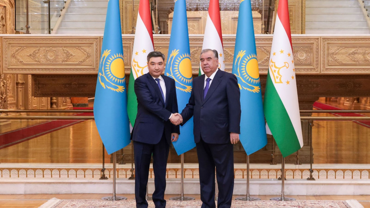 Olzhas Bektenov and Tajikistan's Head of Government discuss prospects for trade and economic cooperation