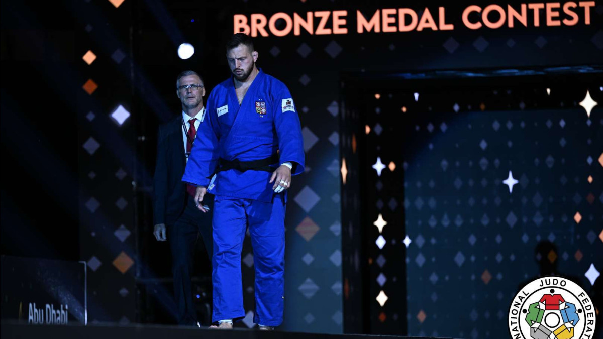 Олимпиада Ойындарының екі дүркін чемпионы әлем чемпионатында ұтылып қалды