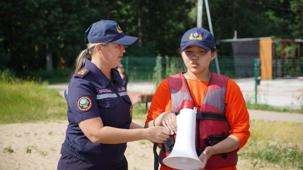 Отдыхающие стали спасателями: акция «Безопасный пляж» стартовала в ВКО