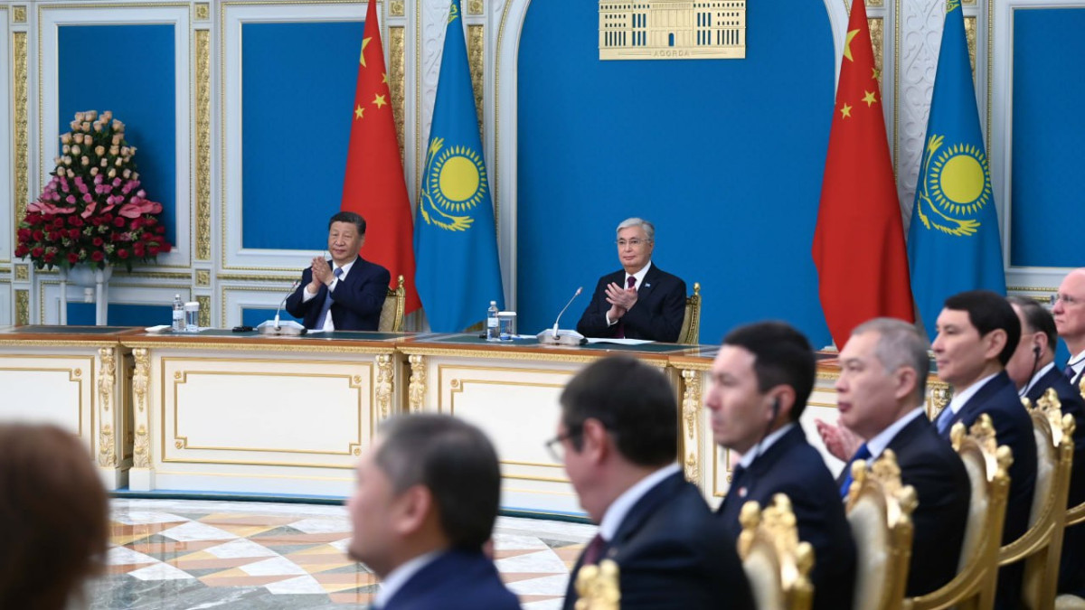 Касым-Жомарт Токаев и Си Цзиньпин открыли новые объекты и дали старт грузовым перевозкам Касым-Жомарт Токаев и Си Цзиньпин открыли новые объекты и дали старт грузовым перевозкам