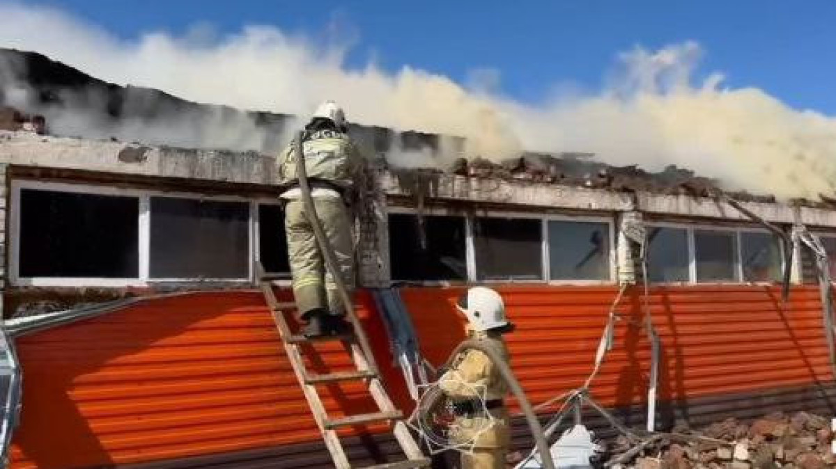 "Сөндіру қиынға соққан": Қостанайда бір қабатты дәмханада өрт шықты