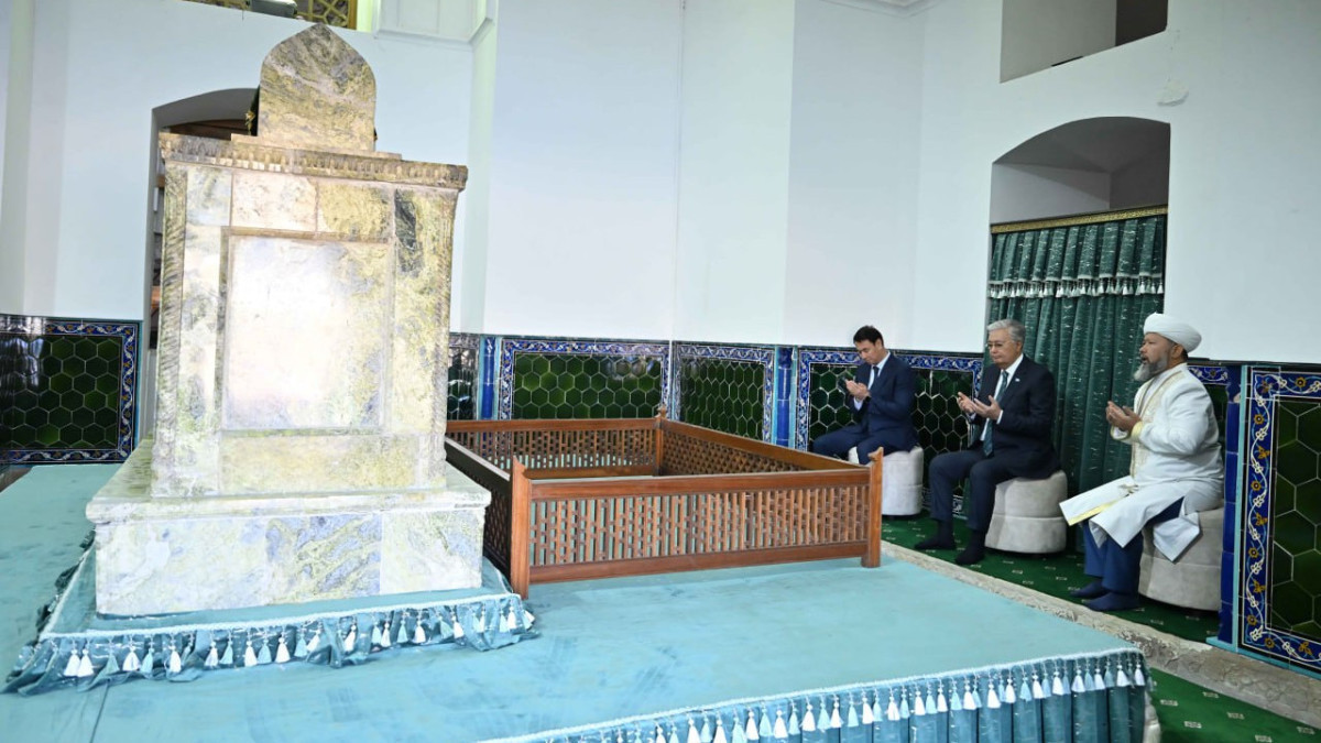 Kassym-Jomart Tokayev visits Mausoleum of Khoja Ahmed Yasawi