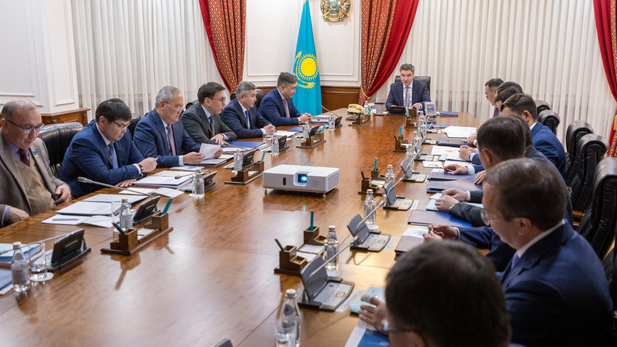 Kazakh PM holds Commission on Asset Recovery meeting: additional 525 billion tenge is returned to state income