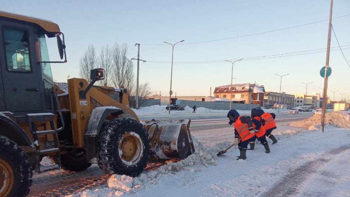 Елорда көшелеріндегі қарды күреуге 2600 жұмысшы шықты