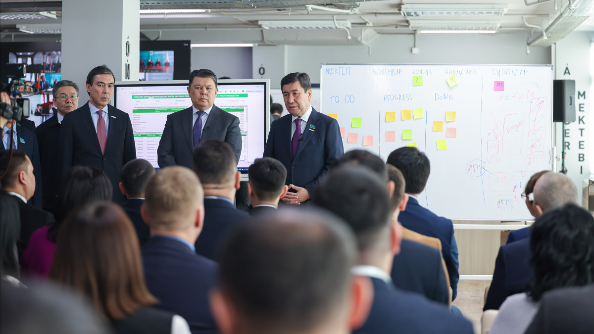 Kazakhstan launches educational project “School of Akims”