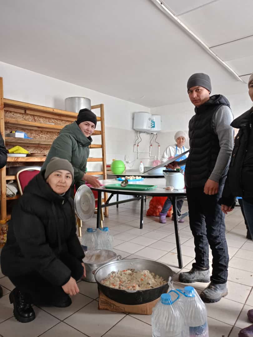 Су басқан өңірлерде құтқарушылар мен еріктілер қалай жұмыс істеп жатыр