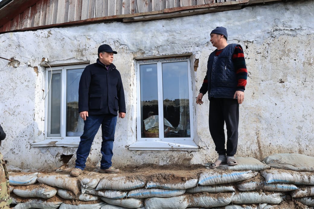 Су басқан өңірлерде құтқарушылар мен еріктілер қалай жұмыс істеп жатыр