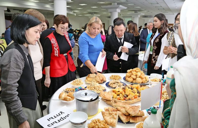 Karaganda students present traditions of nations  celebrating Nauryz