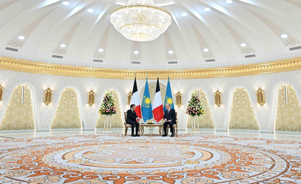 Presidents of Kazakhstan and France held talks in a narrow format