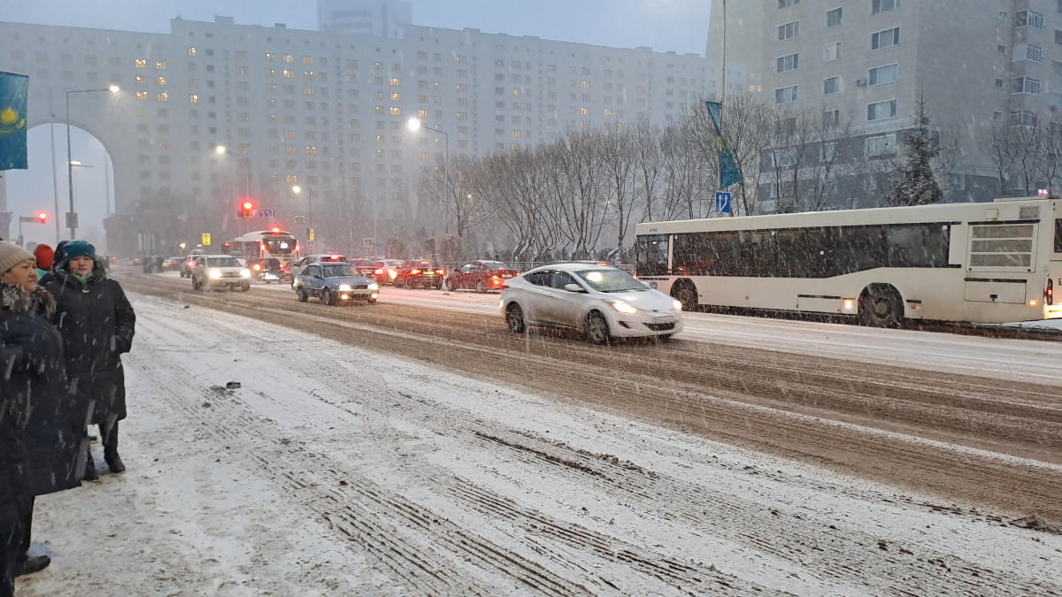 Астану накрыл снегопад