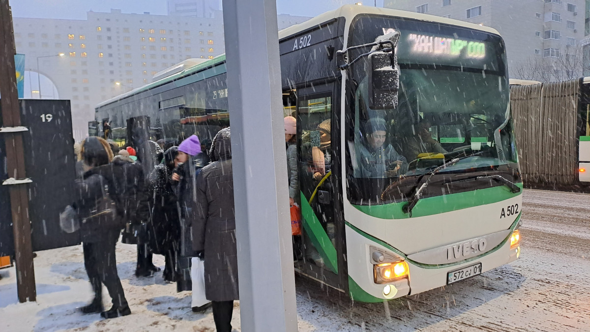 Астану накрыл снегопад