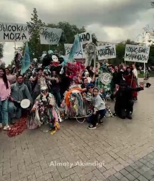 «Монстры появятся, когда борьба за экологию проиграна» – в Алматы в рамках экоакции «оживили» мусор