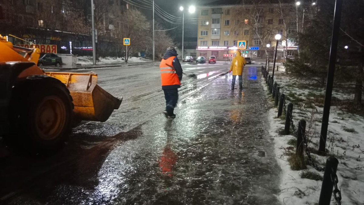 Что творится в Астане: школьников перевели на дистанционку, автобусы ходят с задержками