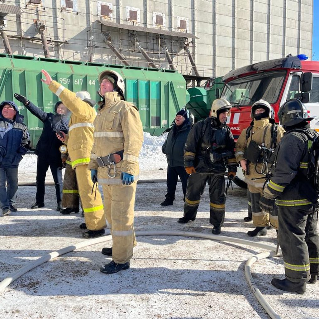 В Костанае горит элеватор