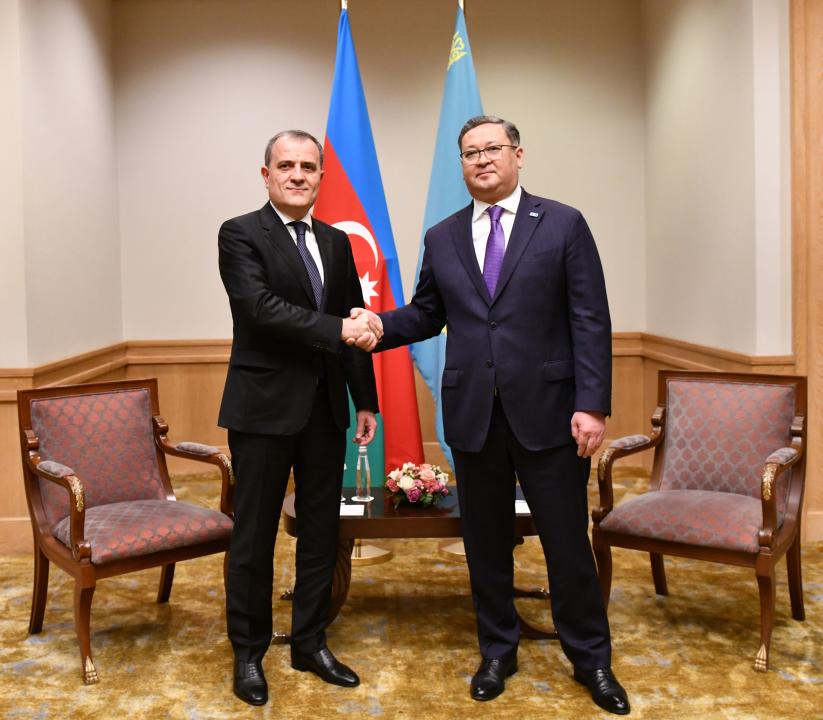 Главы МИД Азербайджана и Армении прибыли в Казахстан
