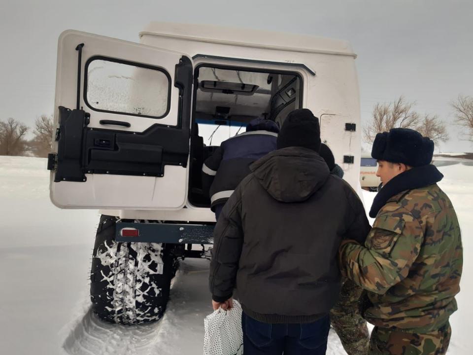 Ақтөбелік құтқарушылар науқасты ауруханаға жеткізуге көмектесті