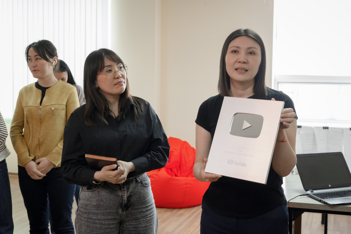 YouTube желісіндегі El.kz арнасы «күміс батырмаға» ие болды