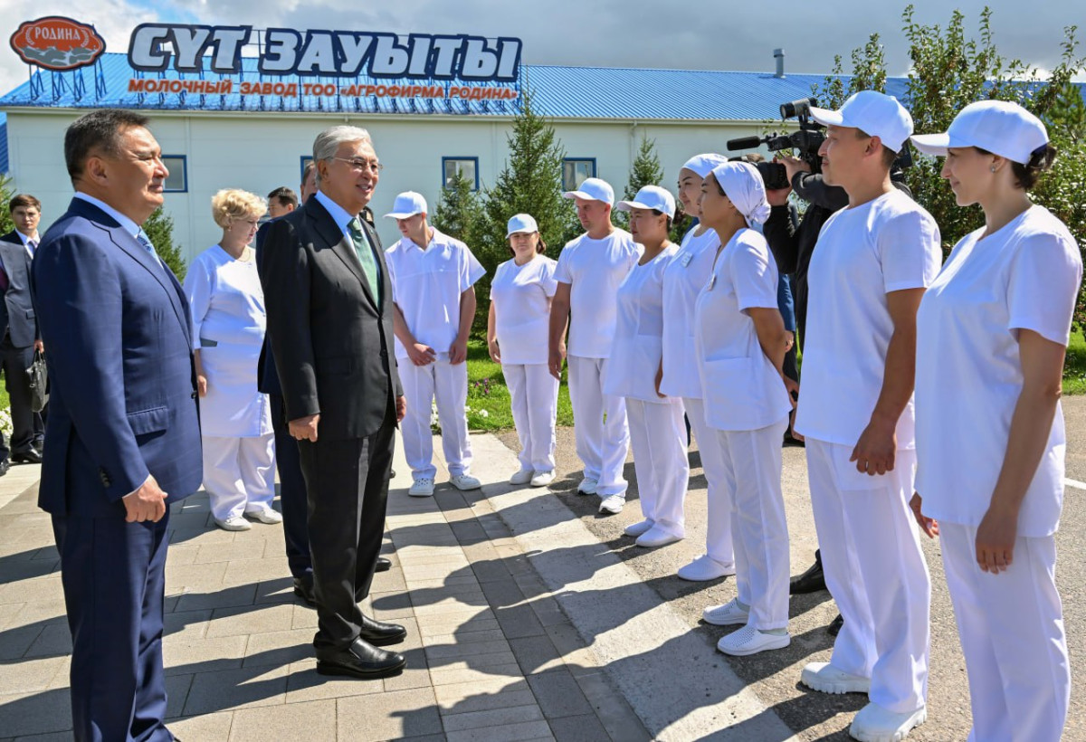 Президент Родина ауылындағы сүт зауытына барды