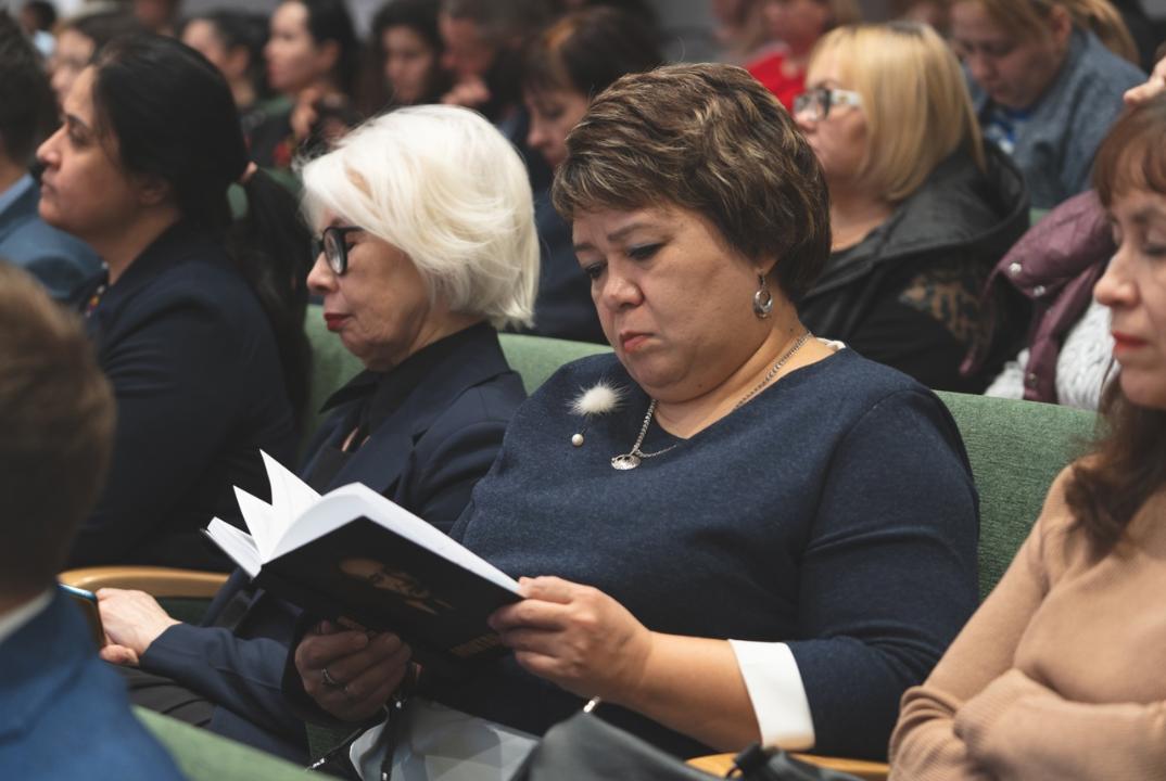 В Казани презентовали книгу Мухтара Ауэзова на татарском языке