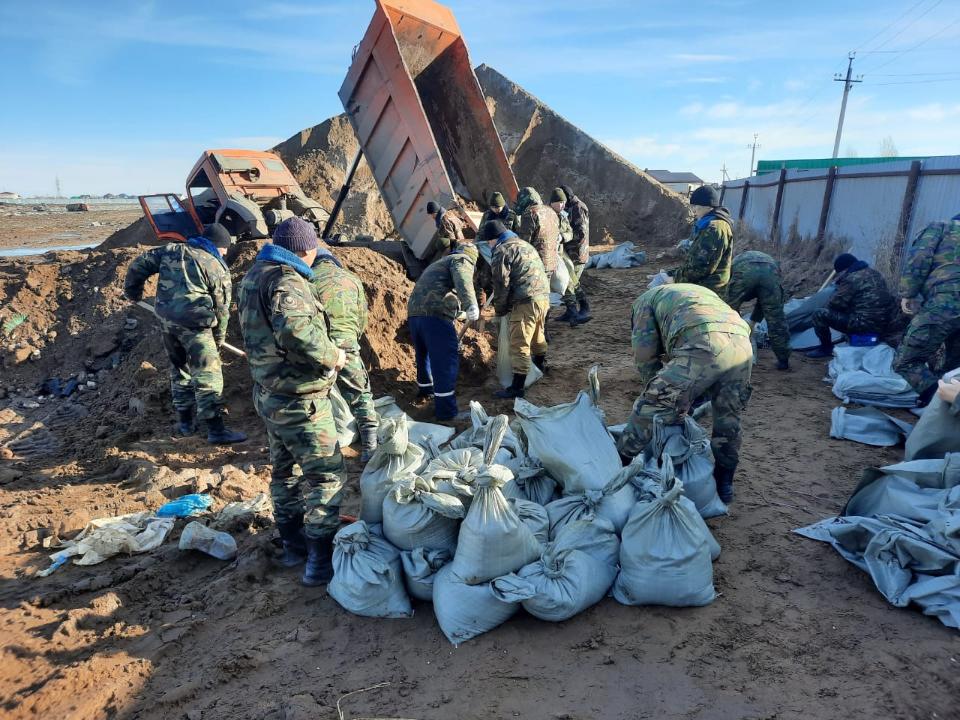 Спасатели Атырауской и Мангистауской областей возвращаются из ЗКО