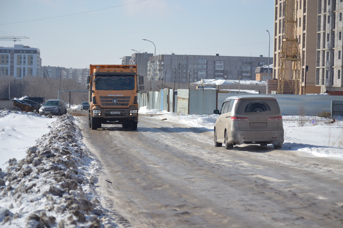 «Страшно детей одних отпускать». Жильцы новостроек в Караганде жалуются на бездорожье