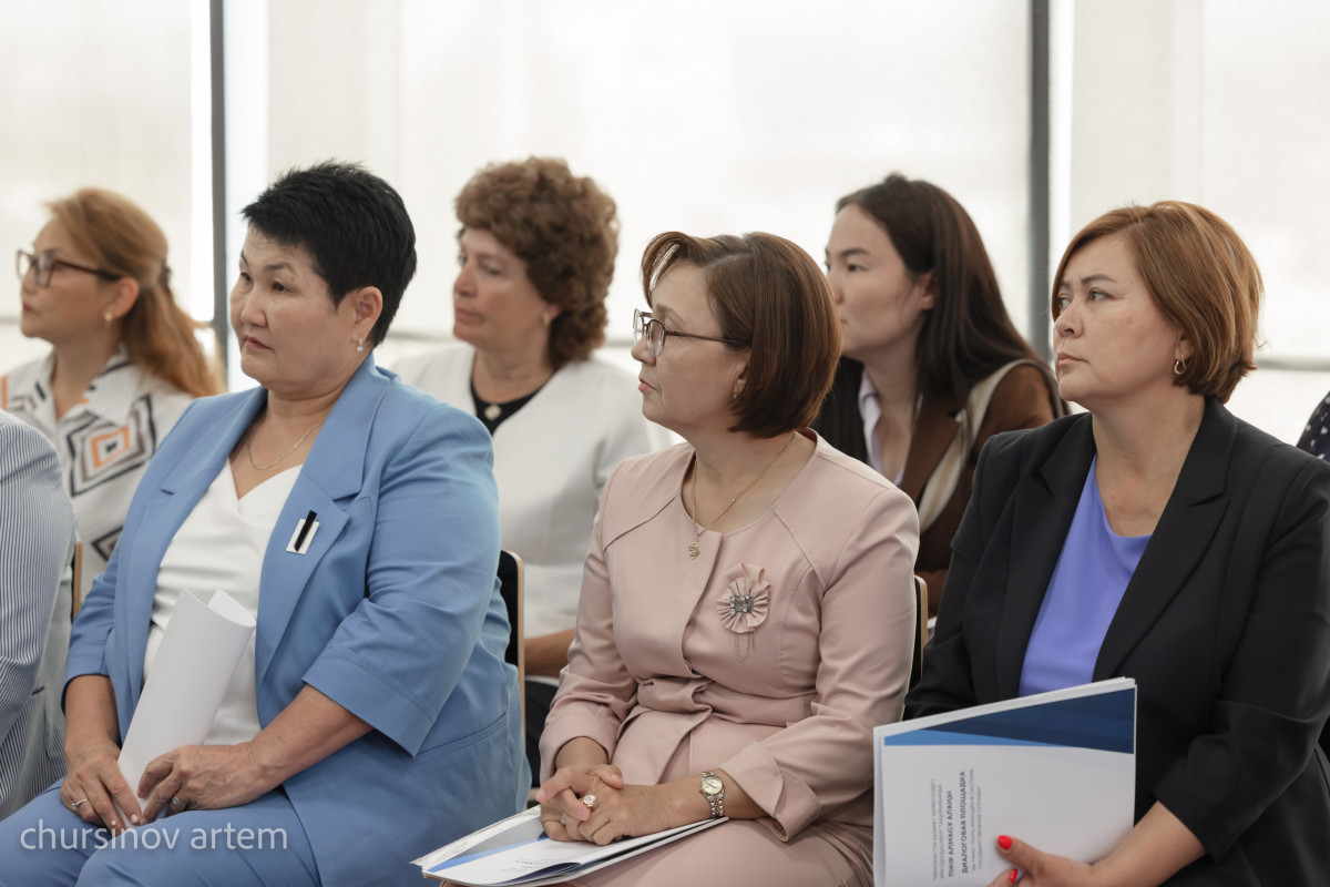 Астанада мемлекеттік қызмет жүйесіндегі әйелдердің рөлі талқыланды