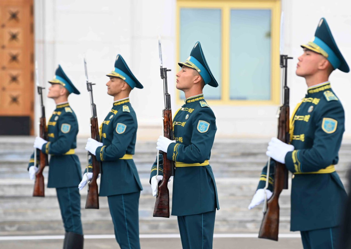 Эмомали Рахмон жұмыс сапарымен Астанаға келді