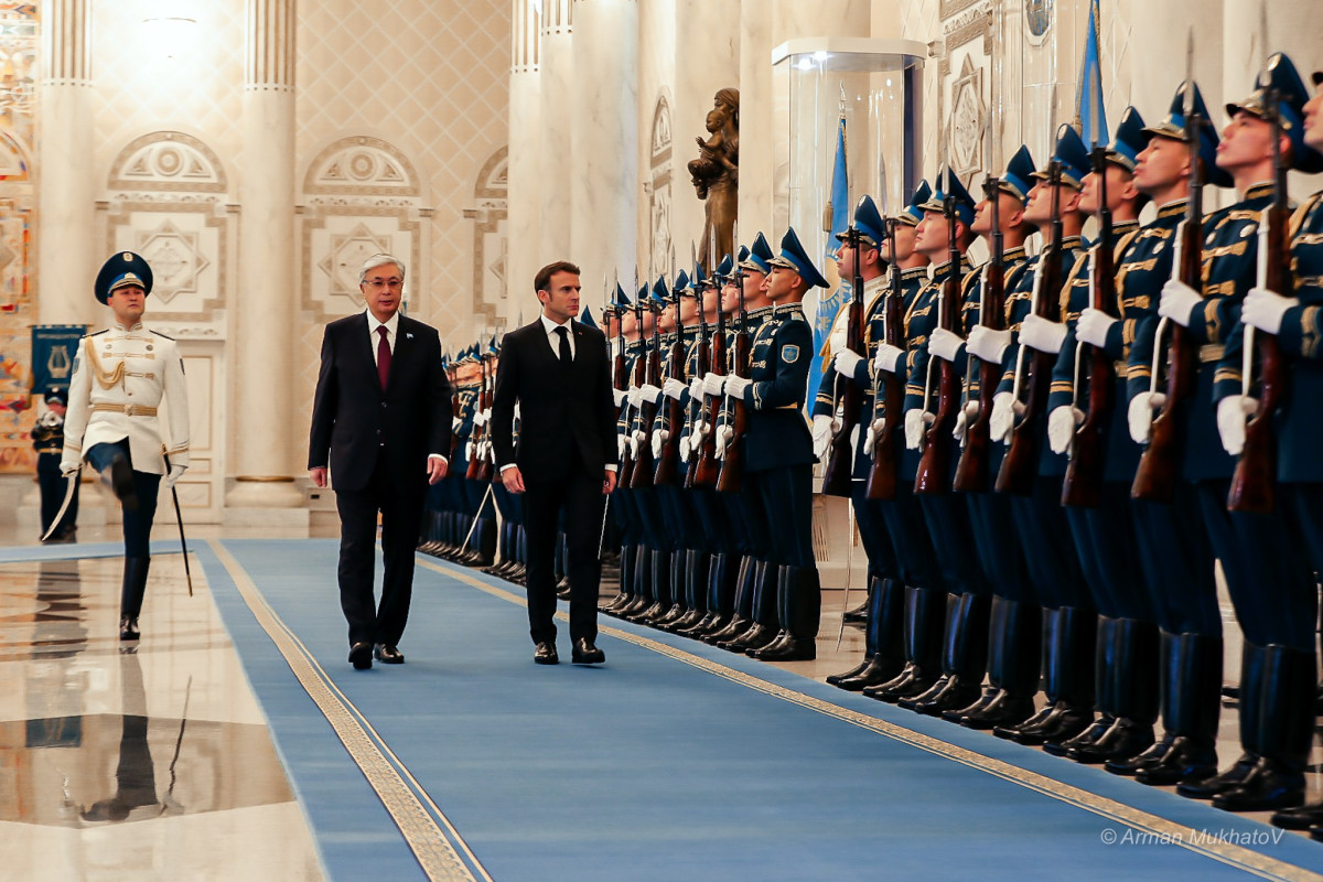 Мемлекет басшысы Қасым-Жомарт Тоқаевтың шақыруымен Франция президенті Эмманюэль Макрон Астанаға ресми сапармен келді