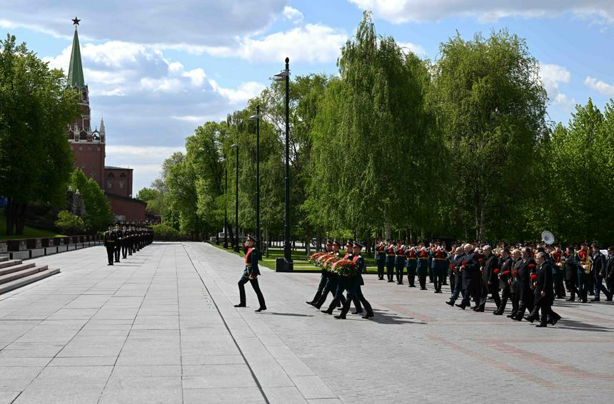 Қасым-Жомарт Тоқаев Мәскеуде Жеңіс күніне арналған әскери парадқа барды