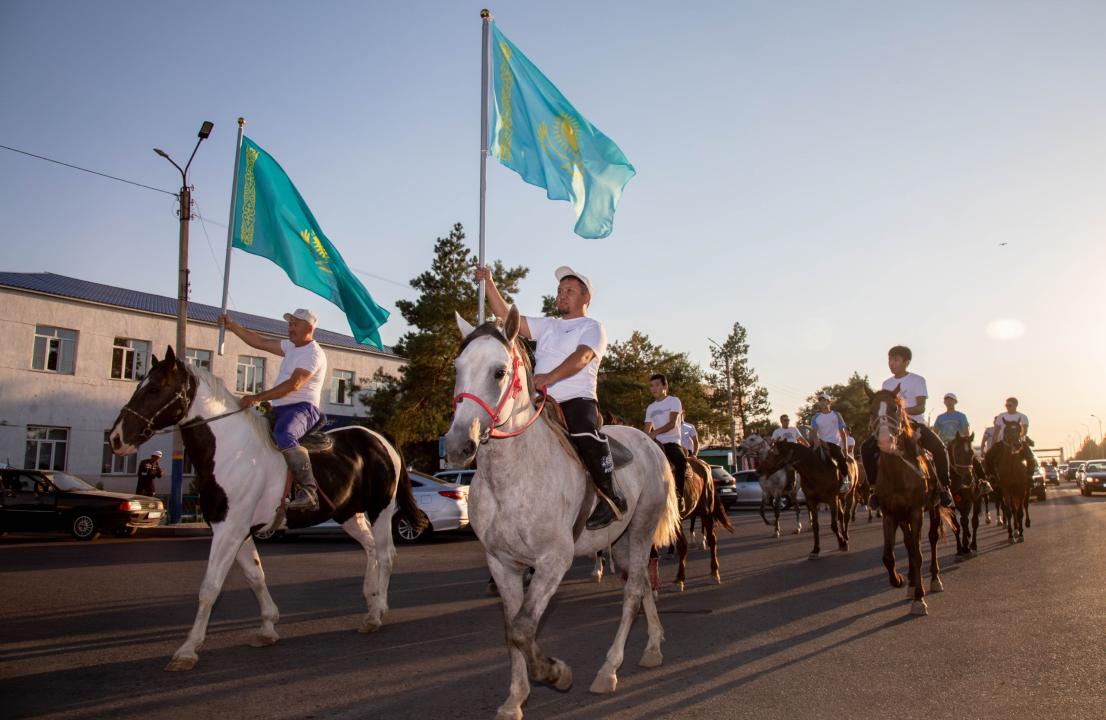 Елдос Сметов отдал своему первому тренеру подаренный за Олимпиаду автомобиль