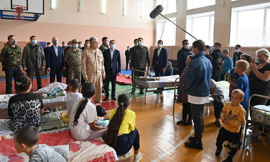 Kassym-Jomart Tokayev meest with victims of forest fires