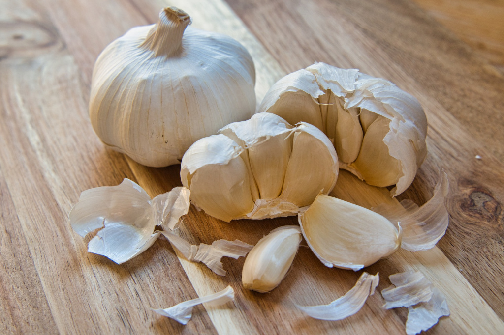 garlic-5207282_1920.jpg