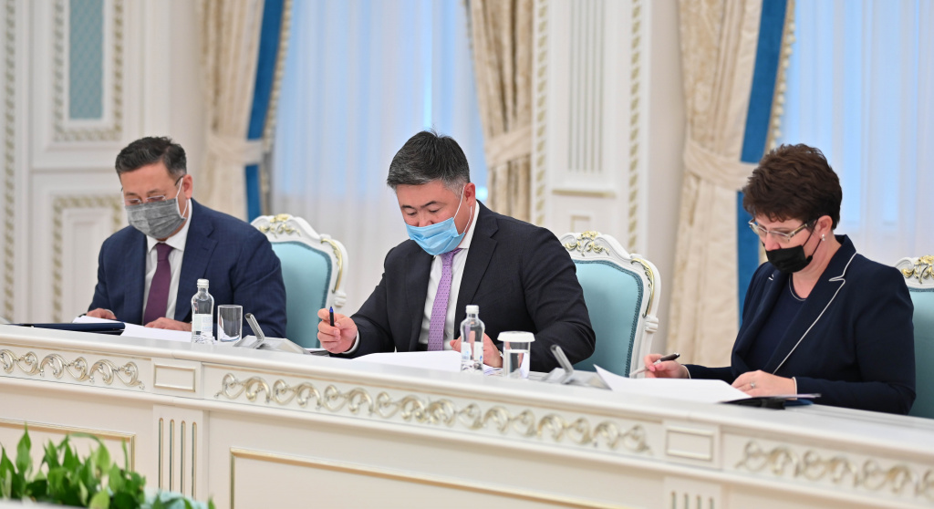 Kazakh President holds meeting on economic issues