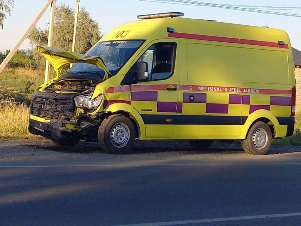 Жол апатына келе жатқан жедел жәрдем көлігі де апатқа ұшыраған