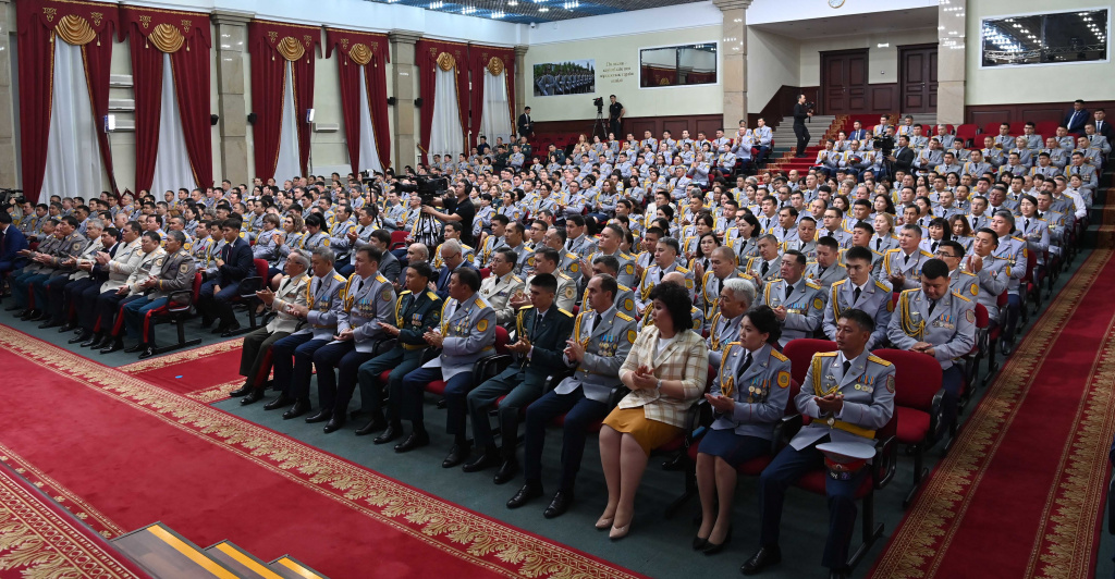 Президент Қазақстан полициясының 30 жылдығына арналған салтанатты жиынға қатысты