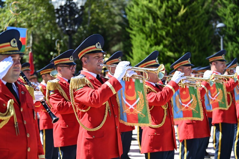 Қасым-Жомарт Тоқаевты ресми қарсы алу рәсімі Әзербайжан Президентінің «Загульба» резиденциясында өтті