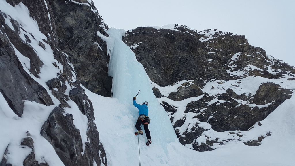 ice-climbing-3079329_1920.jpg