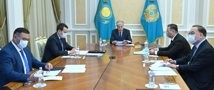 Kazakh President holds meeting on economic issues