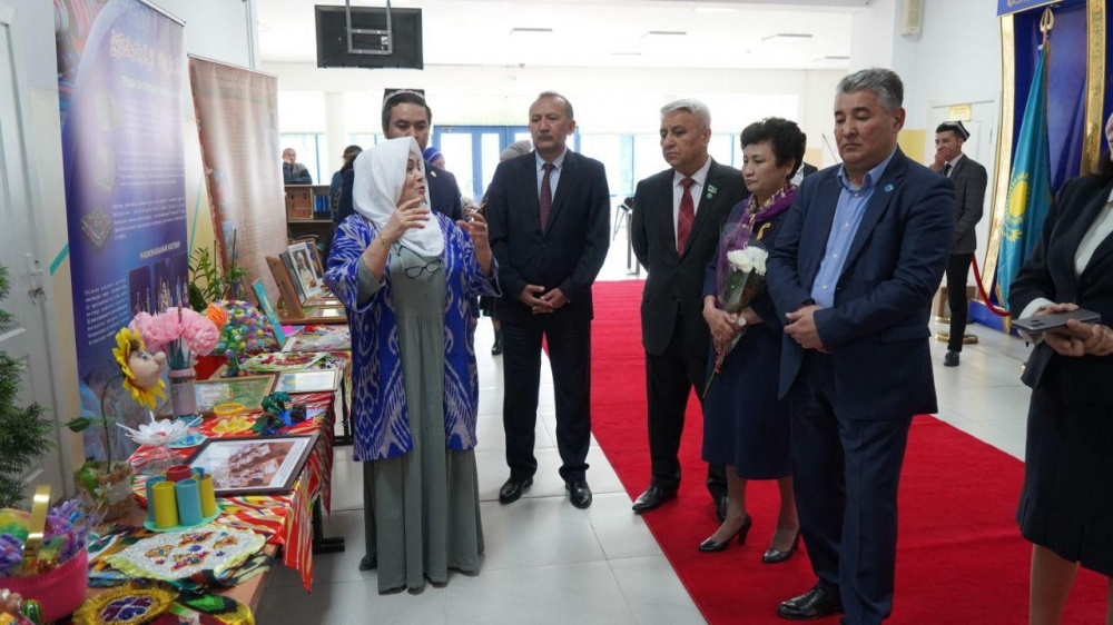 Ambassador of Uzbekistan Presented Books to Sunday School