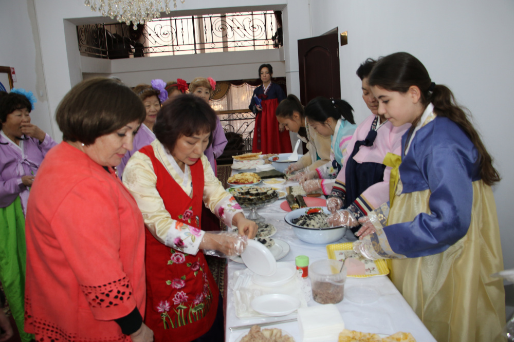 Қызылорда облысында кәріс этносының 29 өкілі Социалистік Еңбек Ері атағын алды