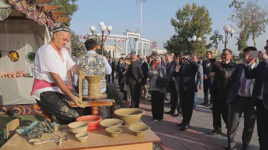 Шортандылық шебер Өзбекстанда өткен халықаралық қолданбалы өнер фестивалінің қазылар алқасын таң қалдырды